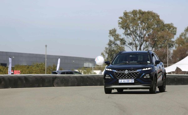 Comment améliorer la fiabilité d'une Suzuki V-Strom 650 pour le touring ?